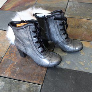 NWT - SPORTO Lace Up Ankle Boot, size 6M